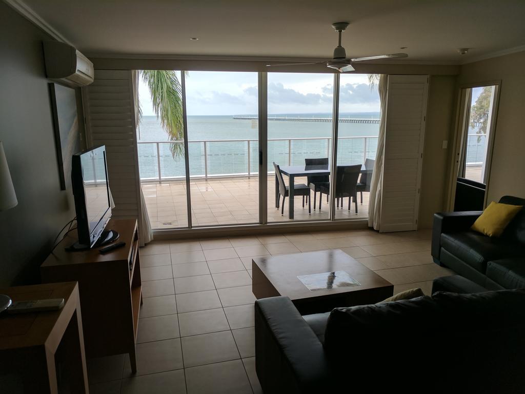 Pier Resort Urangan Exterior foto
