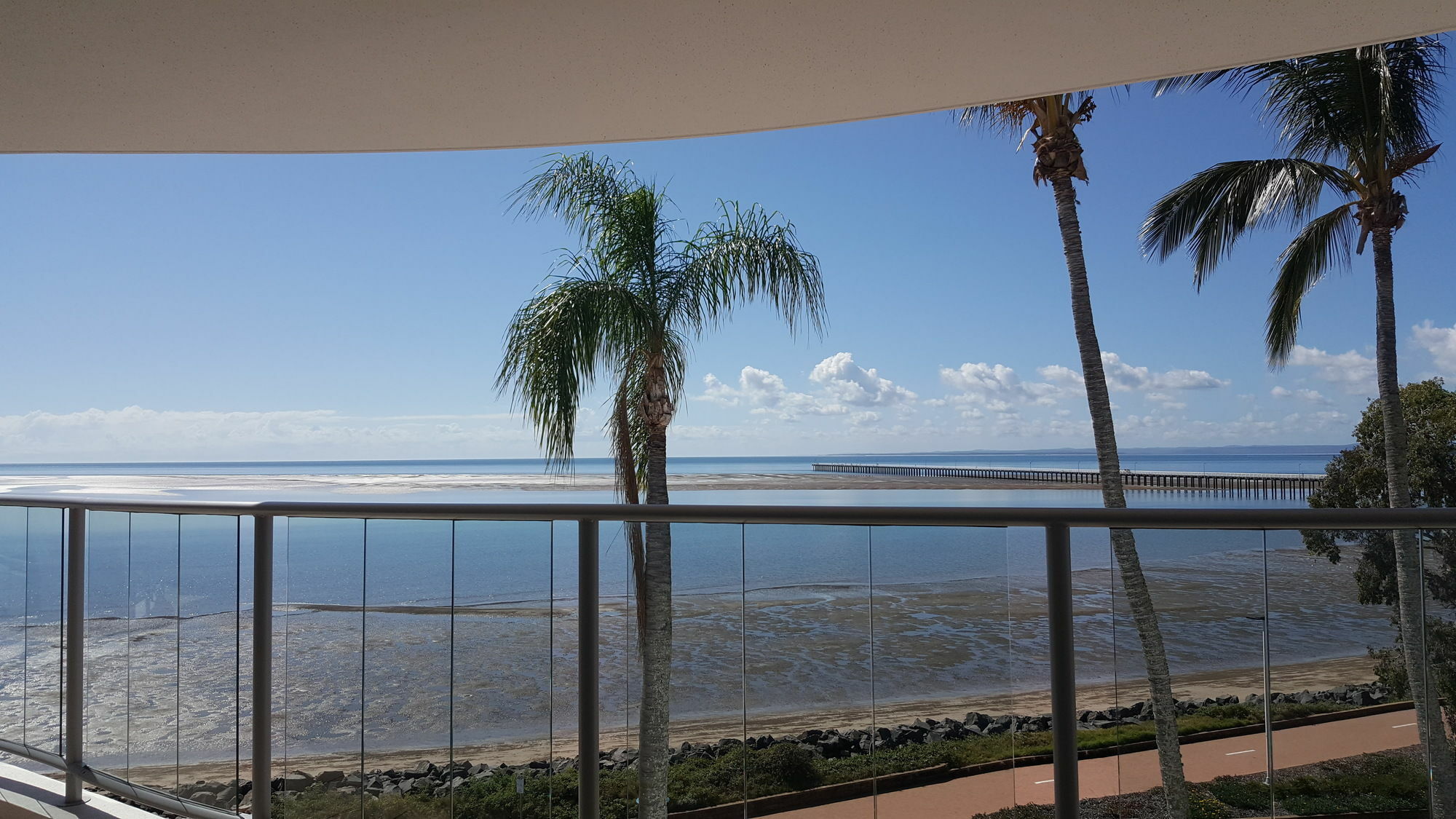 Pier Resort Urangan Exterior foto