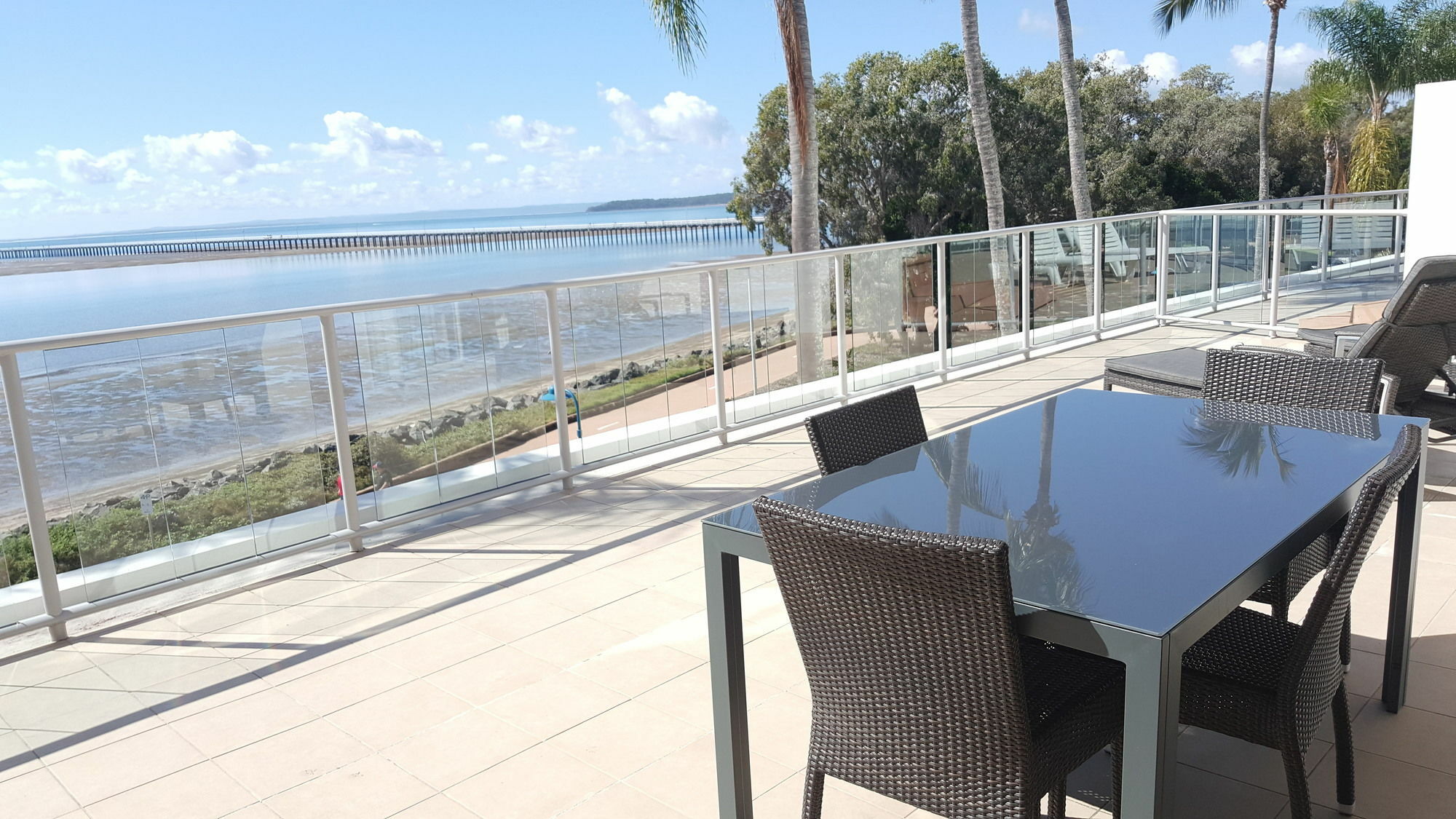 Pier Resort Urangan Exterior foto